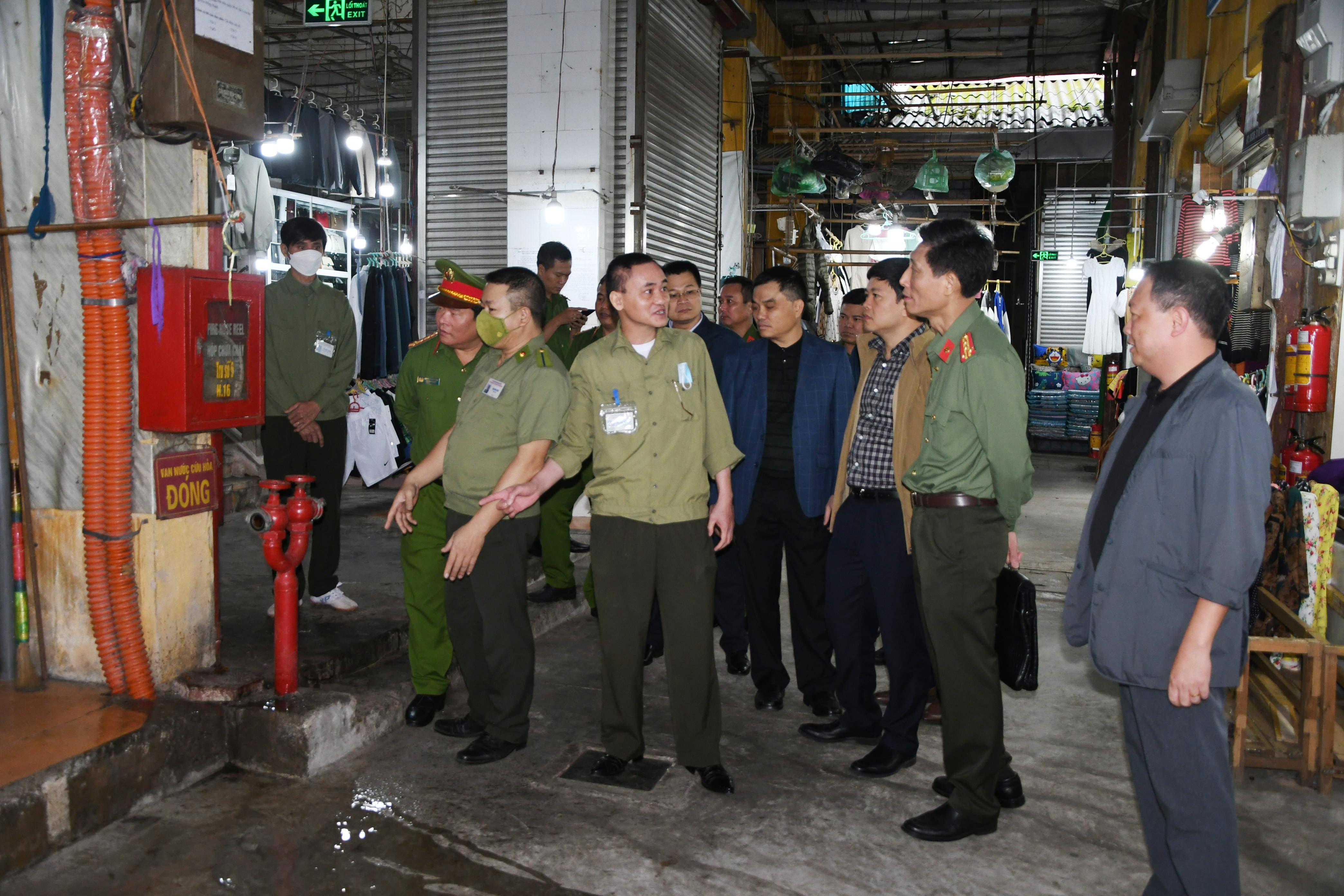 Kiểm tra công tác PCCC và CNCH tại các chợ truyền thống